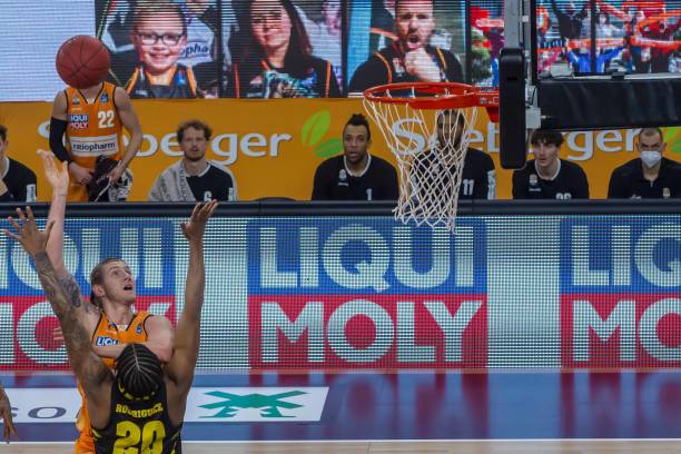 更广泛的犯 更广泛的犯