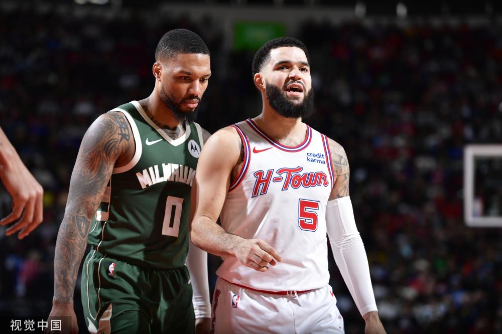 他在派对上 他在派对上